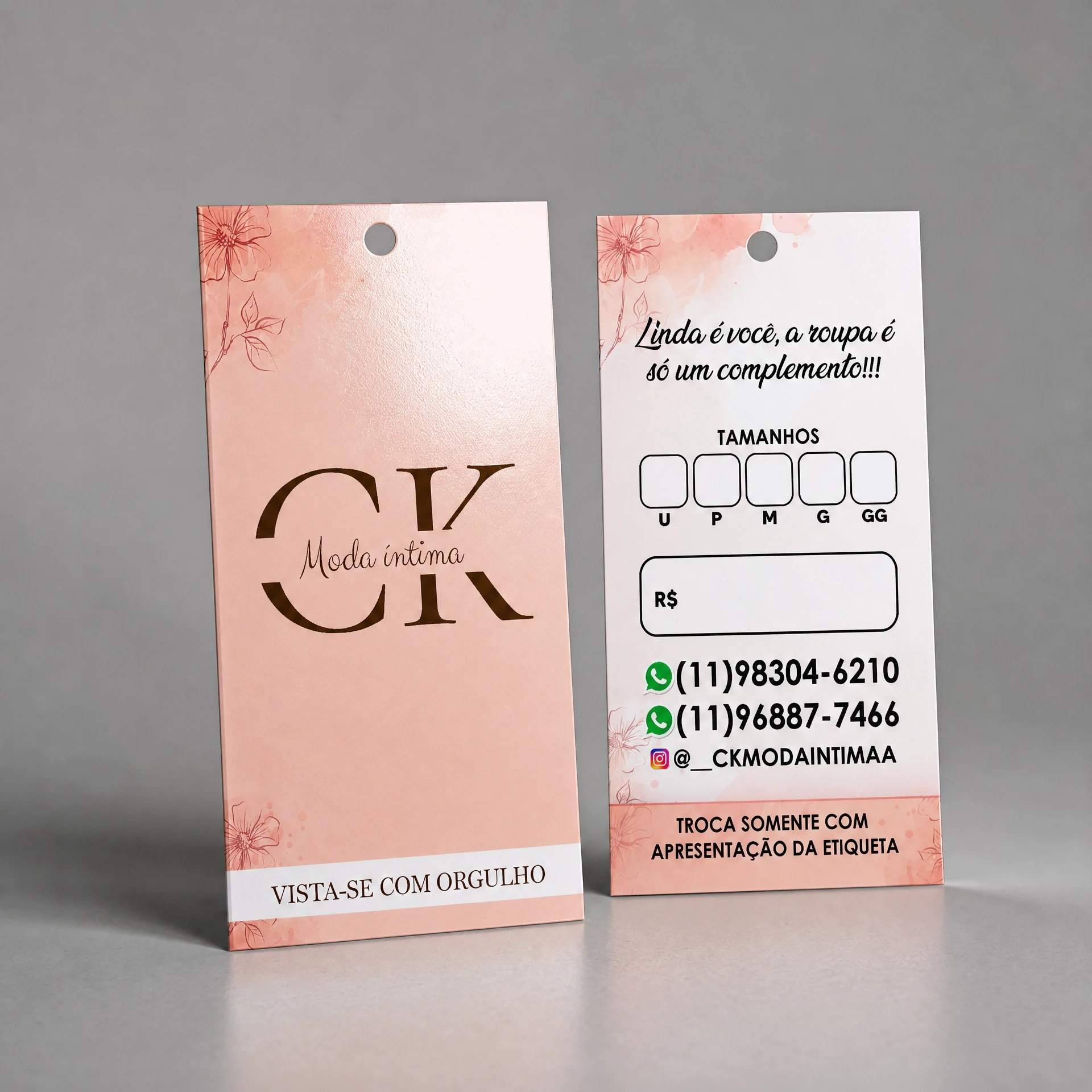 ag de papel para loja de lingerie CK Moda Íntima em tom rosa aquarela com estampa floral delicada, tabela de tamanhos de roupas e política de troca.
