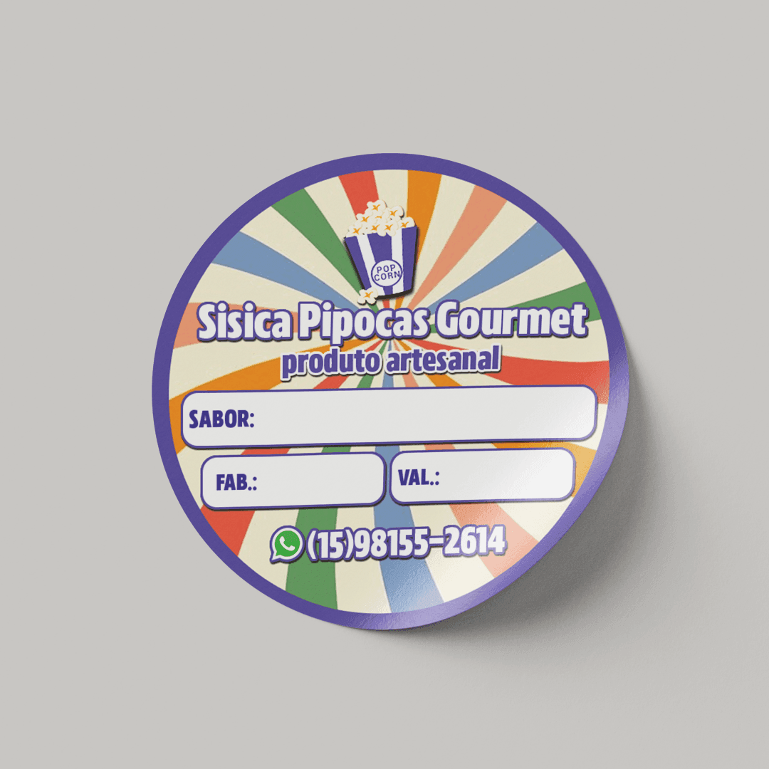 Rótulo adesivo circular para pipoca gourmet artesanal da marca Sisica, com estampa de raios coloridos retrô, ilustração de balde de pipoca e campos em branco para preenchimento de sabor, fabricação e validade.